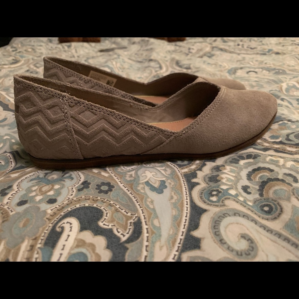 TOMS Flats